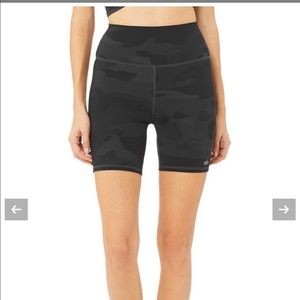 Alo Yoga Camo Bike Short